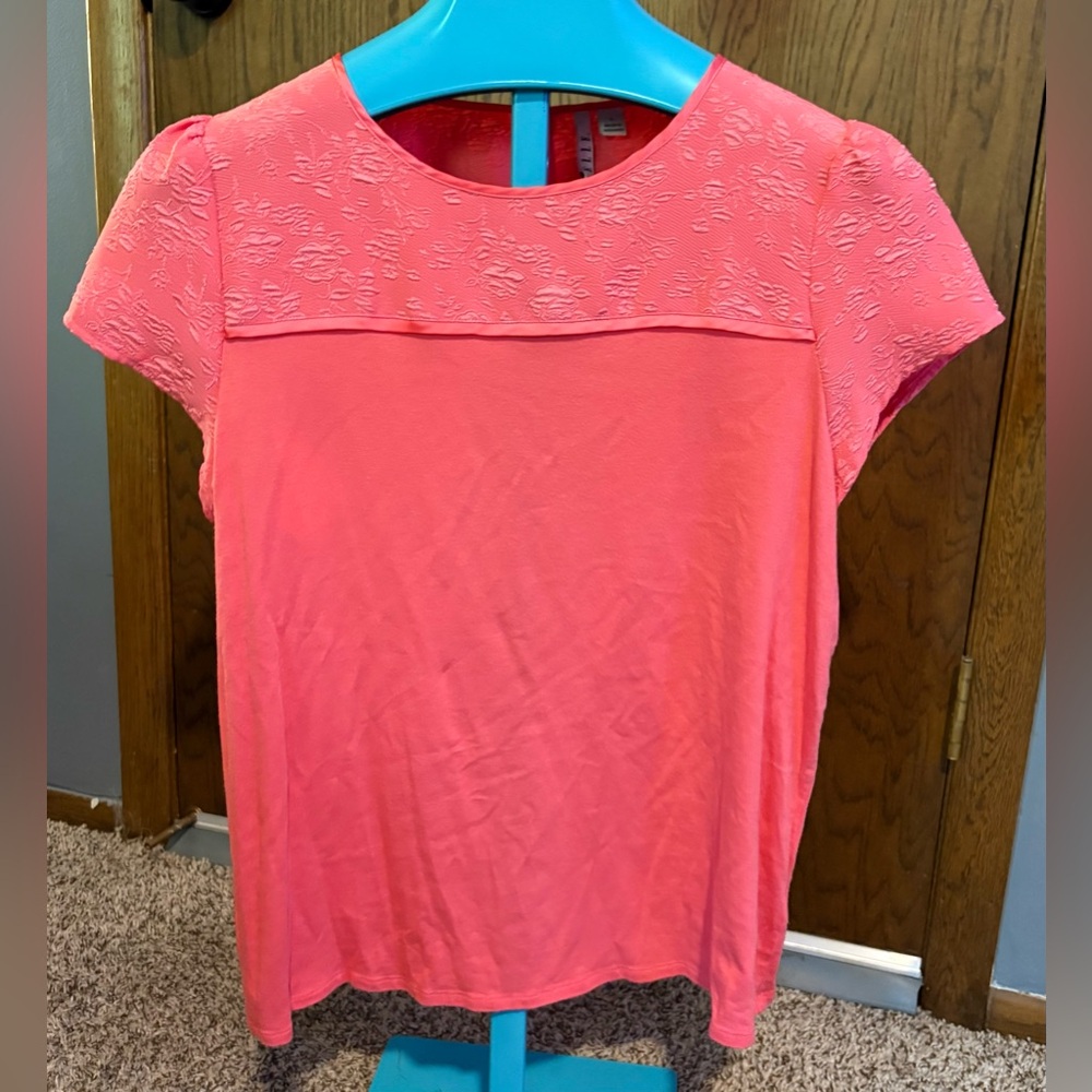 💜 BOGO Women's Elle Coral Short Sleeve Top - Size Large